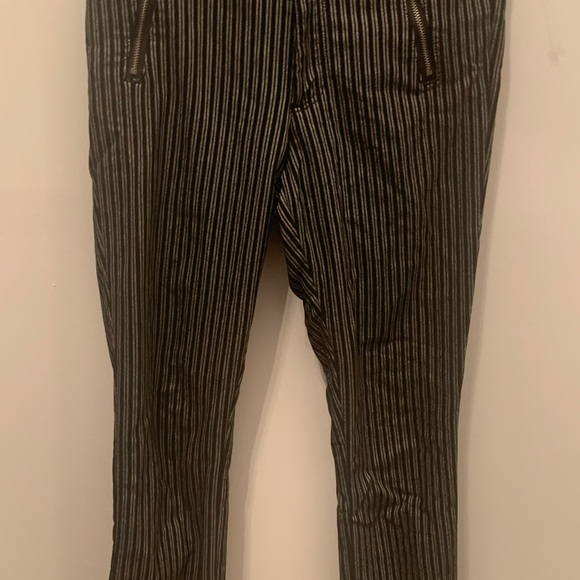 👖HOLLISTER SKINNY BLACK & GRAY STRIPED PANTS👖 - Picture 2 of 8